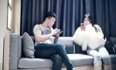 【七天極品探花】高價約操極品外圍女神,練過舞蹈的妹子穿著牛仔褲展示一字馬，顏值身材超級棒