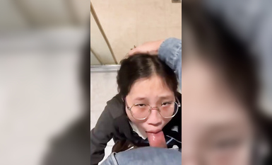 教育學生妹～不願意吃？一個耳光乖乖吃雞巴！2